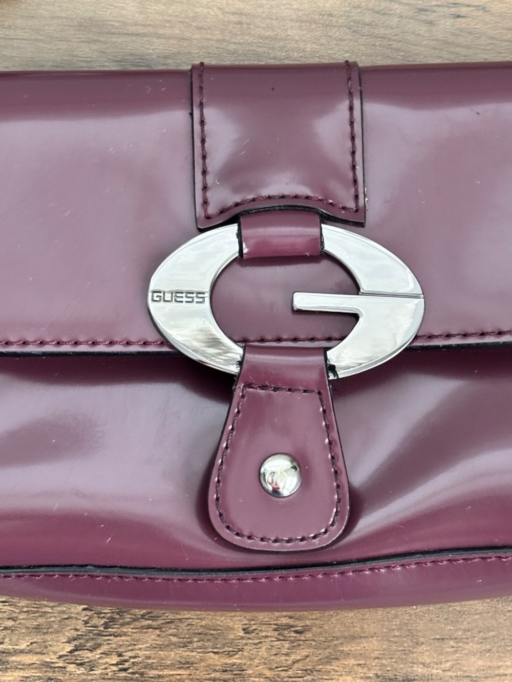 Vintage Y2K Guess Maroon Patent Finish Shoulder Bag Handbag Buckle Purse 2000's - Picture 4 of 15
